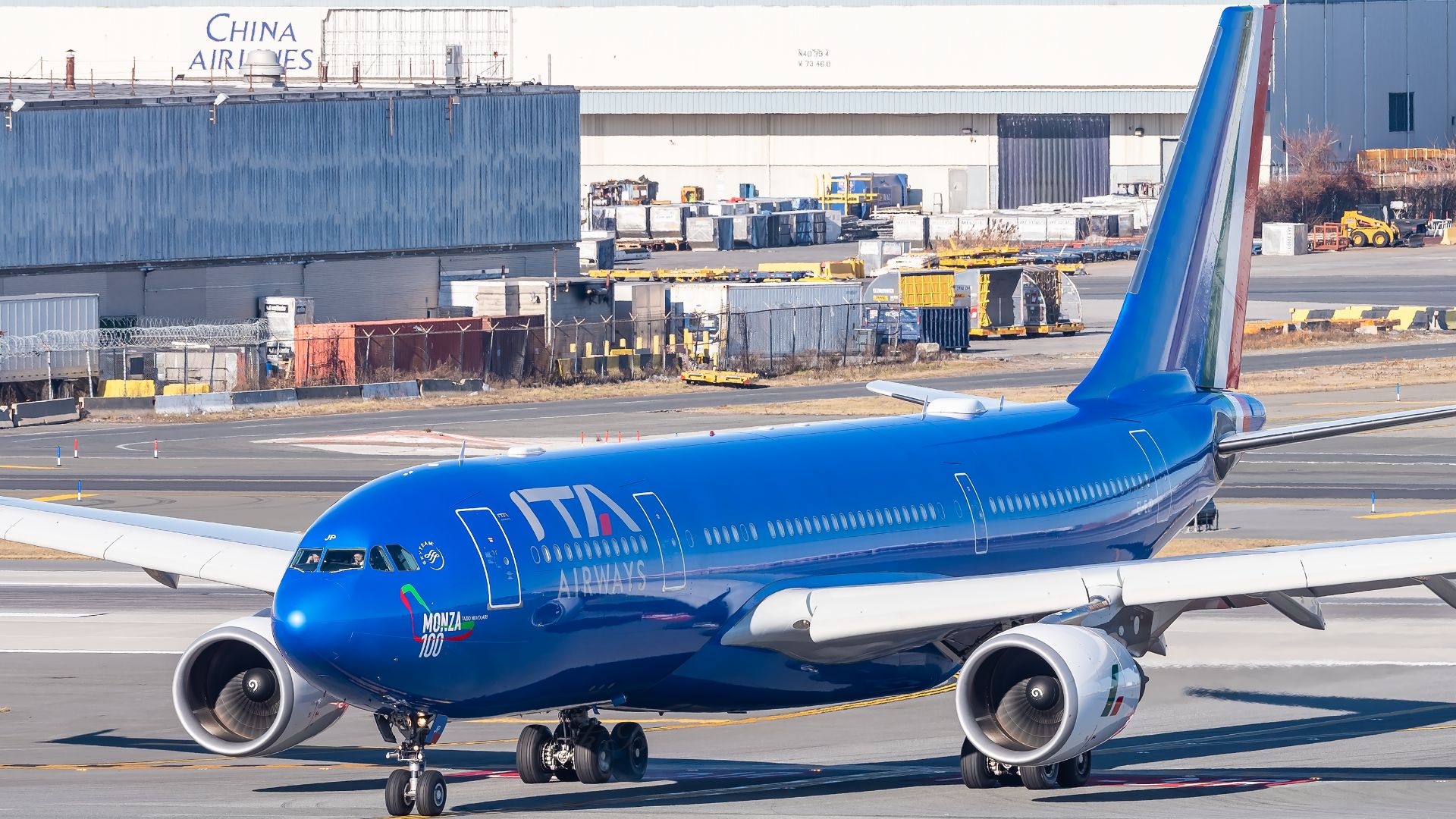 File:ITA Airways Airbus A330-200 (Monza 100 Tazio Nuvolari Livery) EI-EJP.png