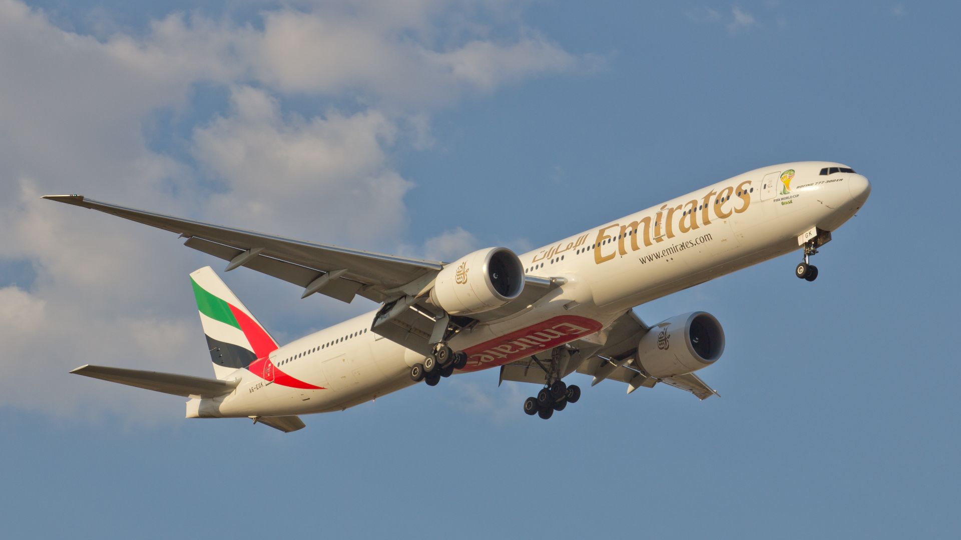 File:Boeing 777-31H-ER Emirates A6-EGK - 01.jpg