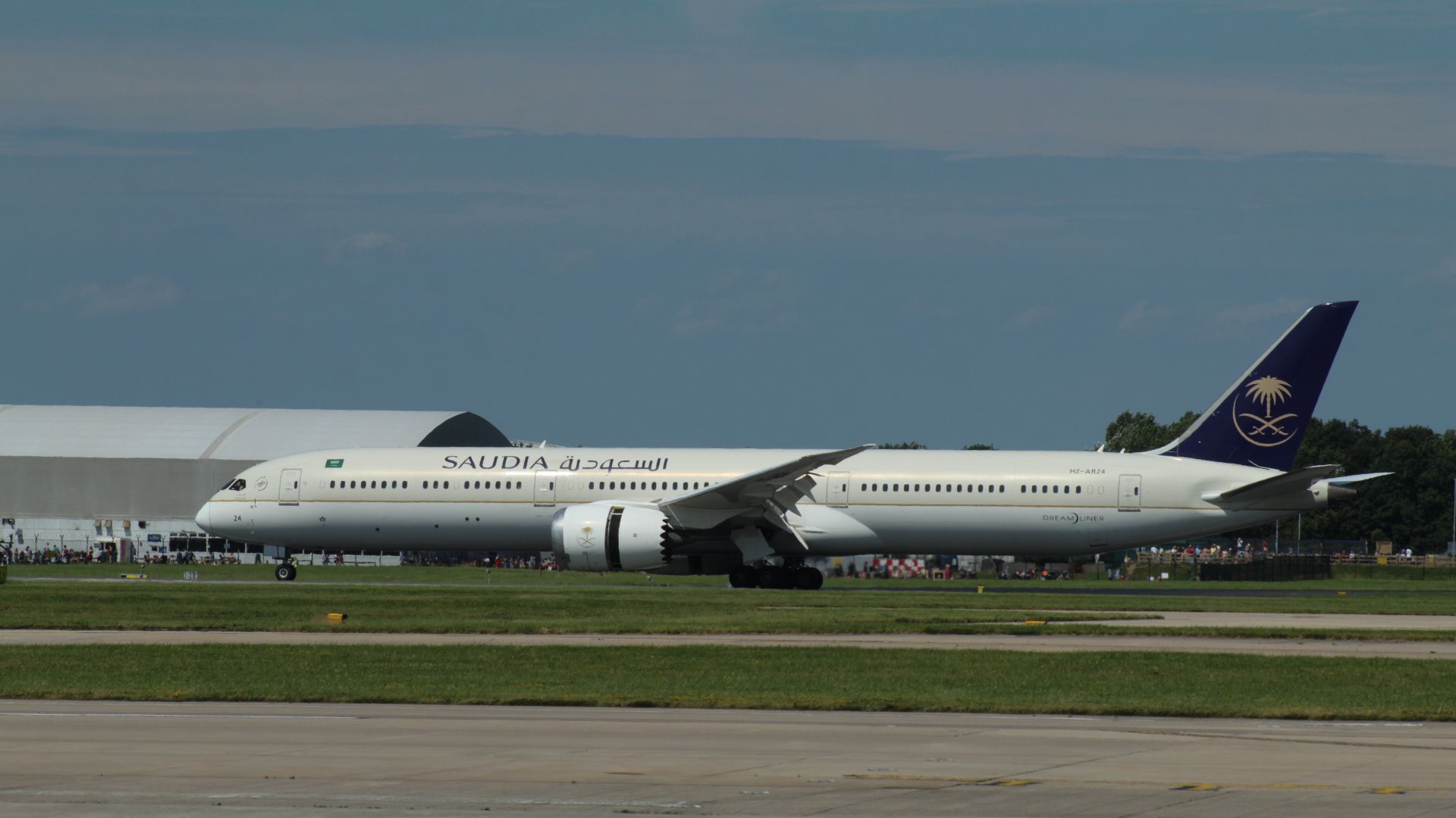 File:HZ-AR24 Boeing 787-10 Saudia, Manchester.jpg