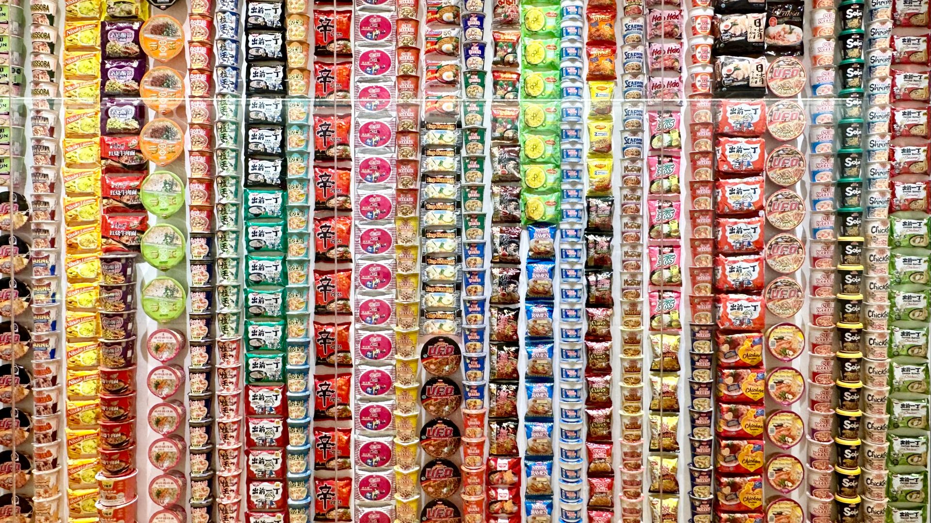File:Vertical tiers of instant noodles from around the world.jpg