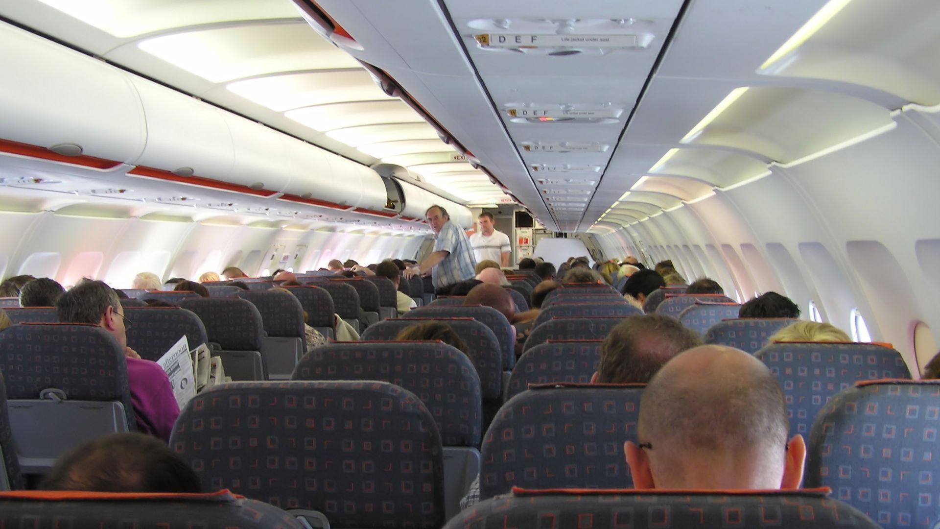 File:Airbus.a319.easyjet.cabin.arp.jpg