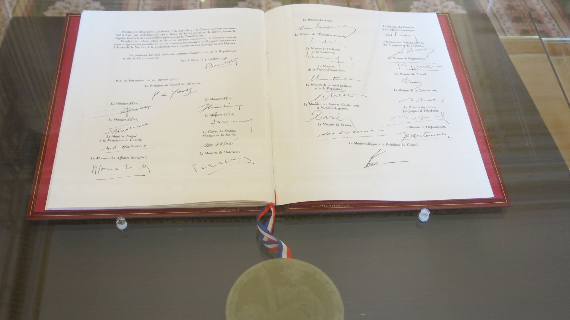 File:Constitution de 1958.jpg