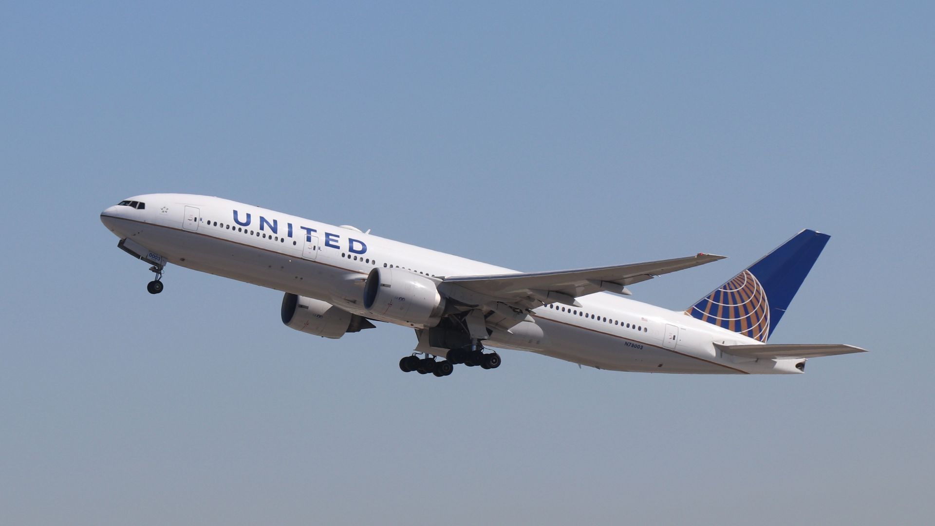 File:United Airlines 777-200 departing Los Angeles.jpg