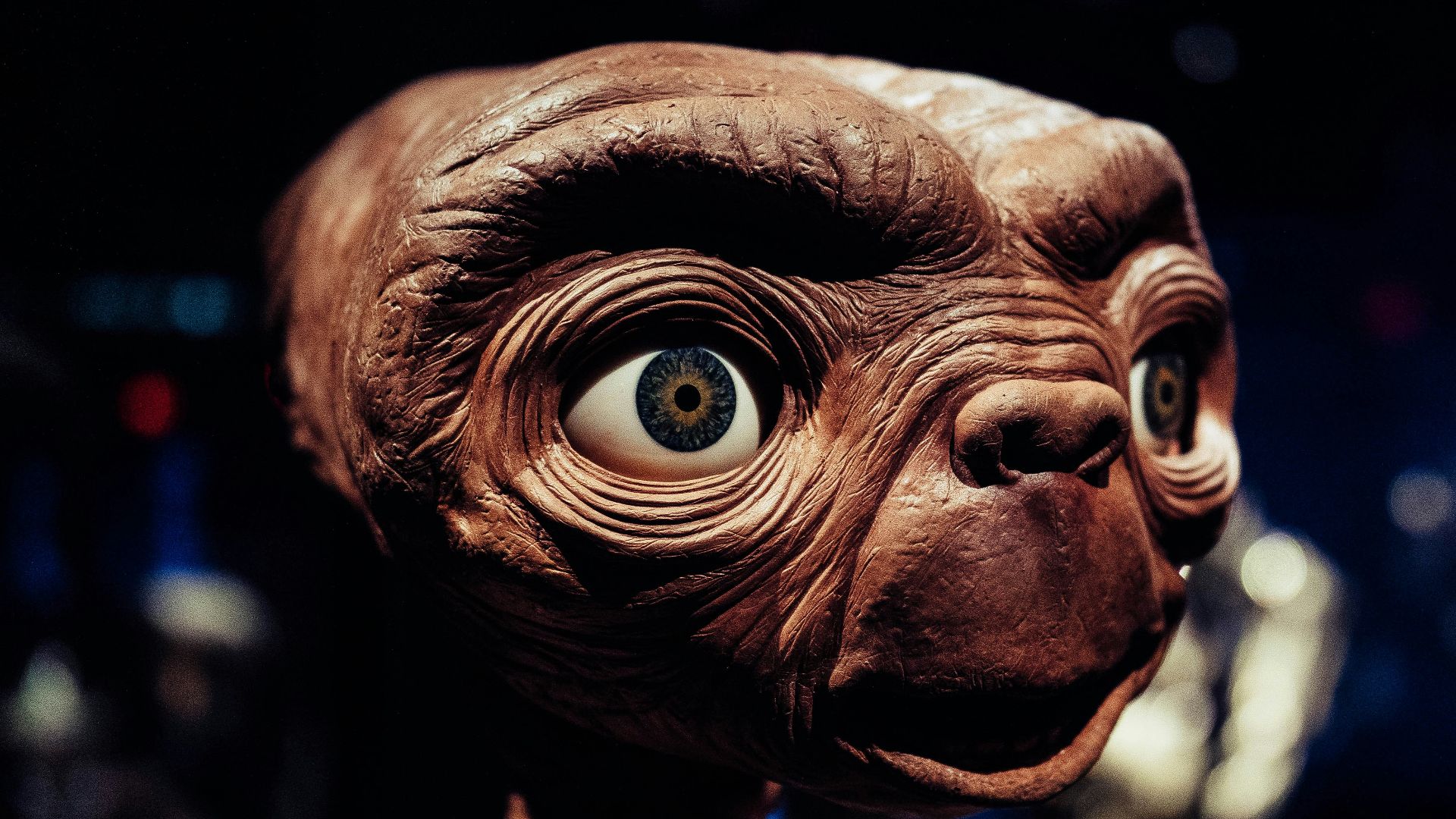 a close up of a statue of an alien