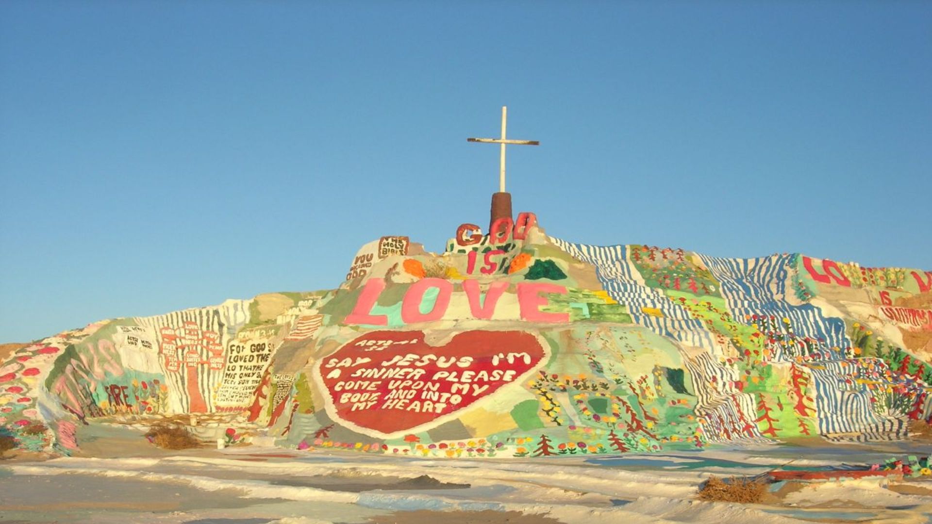 File:Salvation Mountain 001.jpg