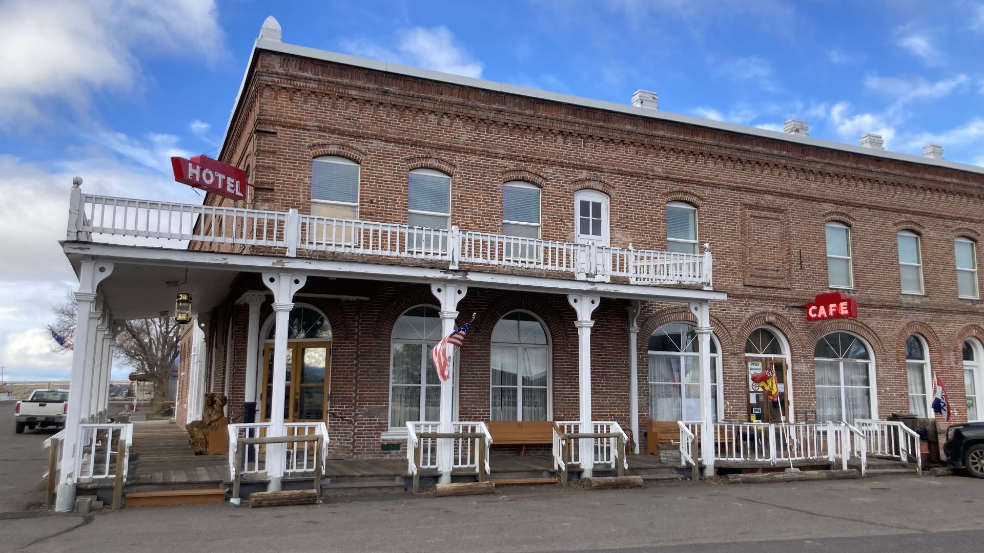 File:Shaniko Hotel in Shaniko, Oregon.jpg
