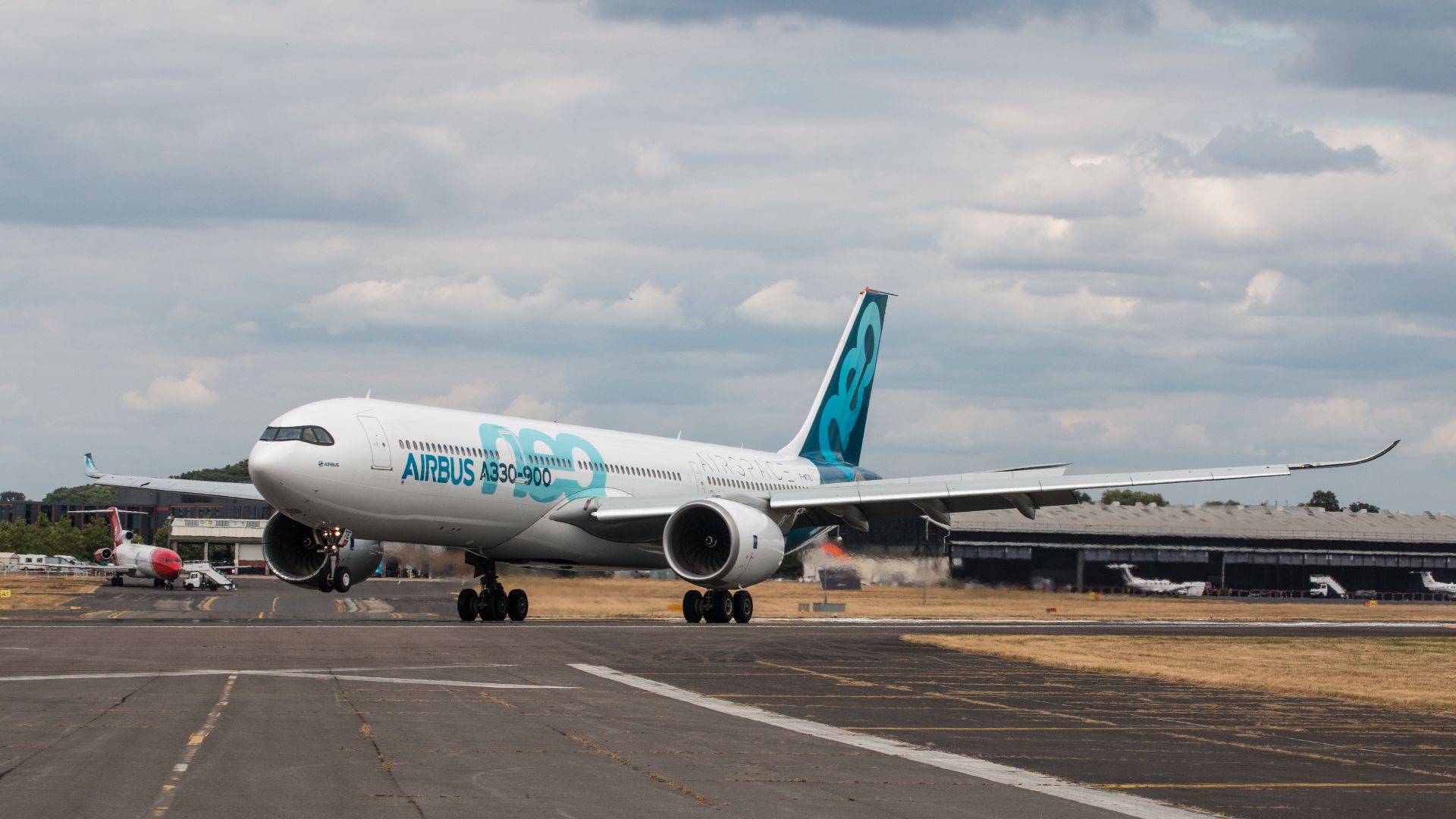 File:EGLF - Airbus A330-900 Neo - F-WTTE (41726744930).jpg