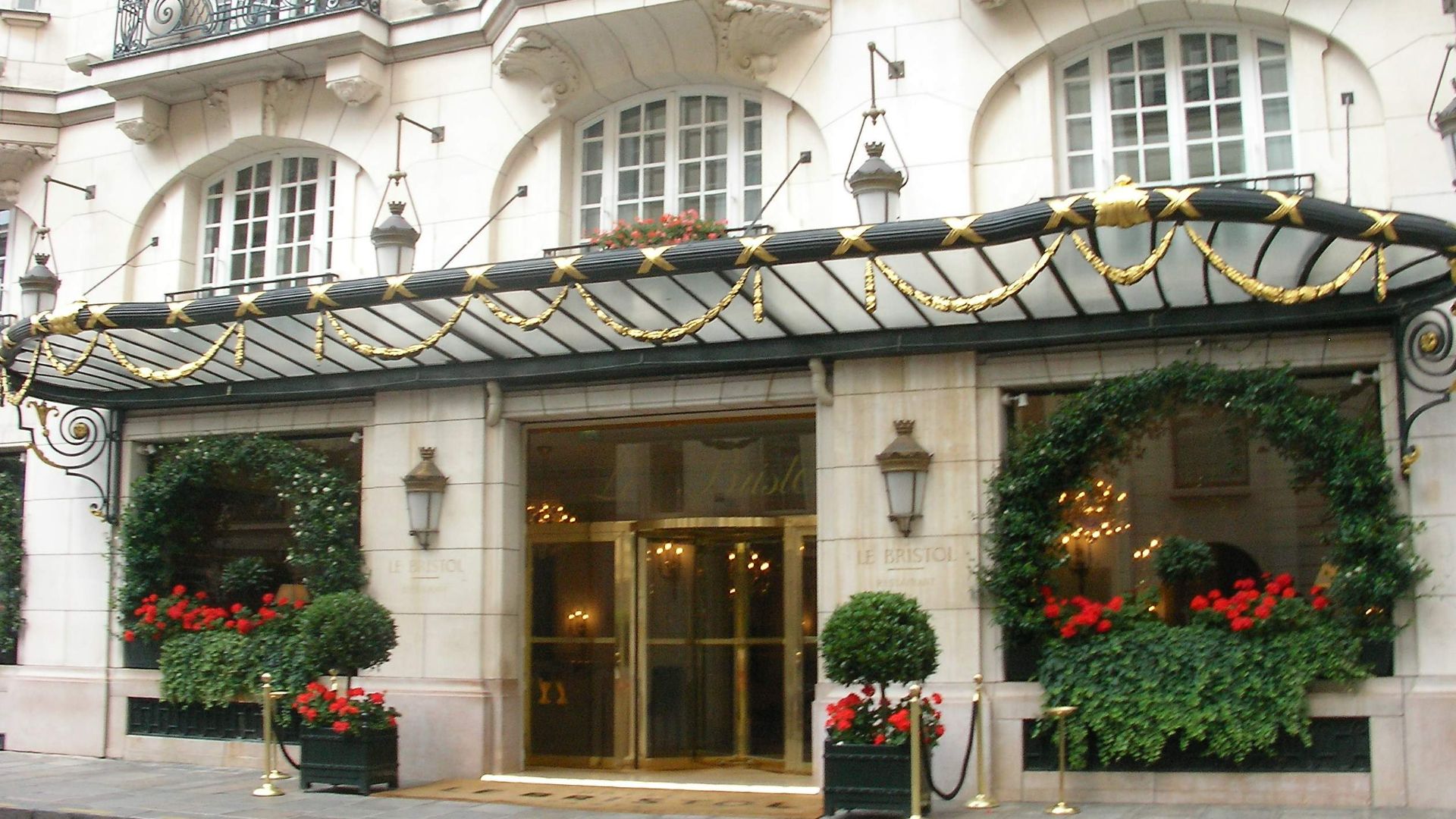 File:Hôtel le Bristol (Paris).jpg