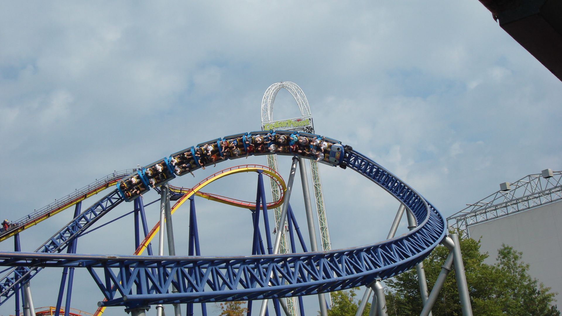 File:Millennium Force (Cedar Point) 01.JPG