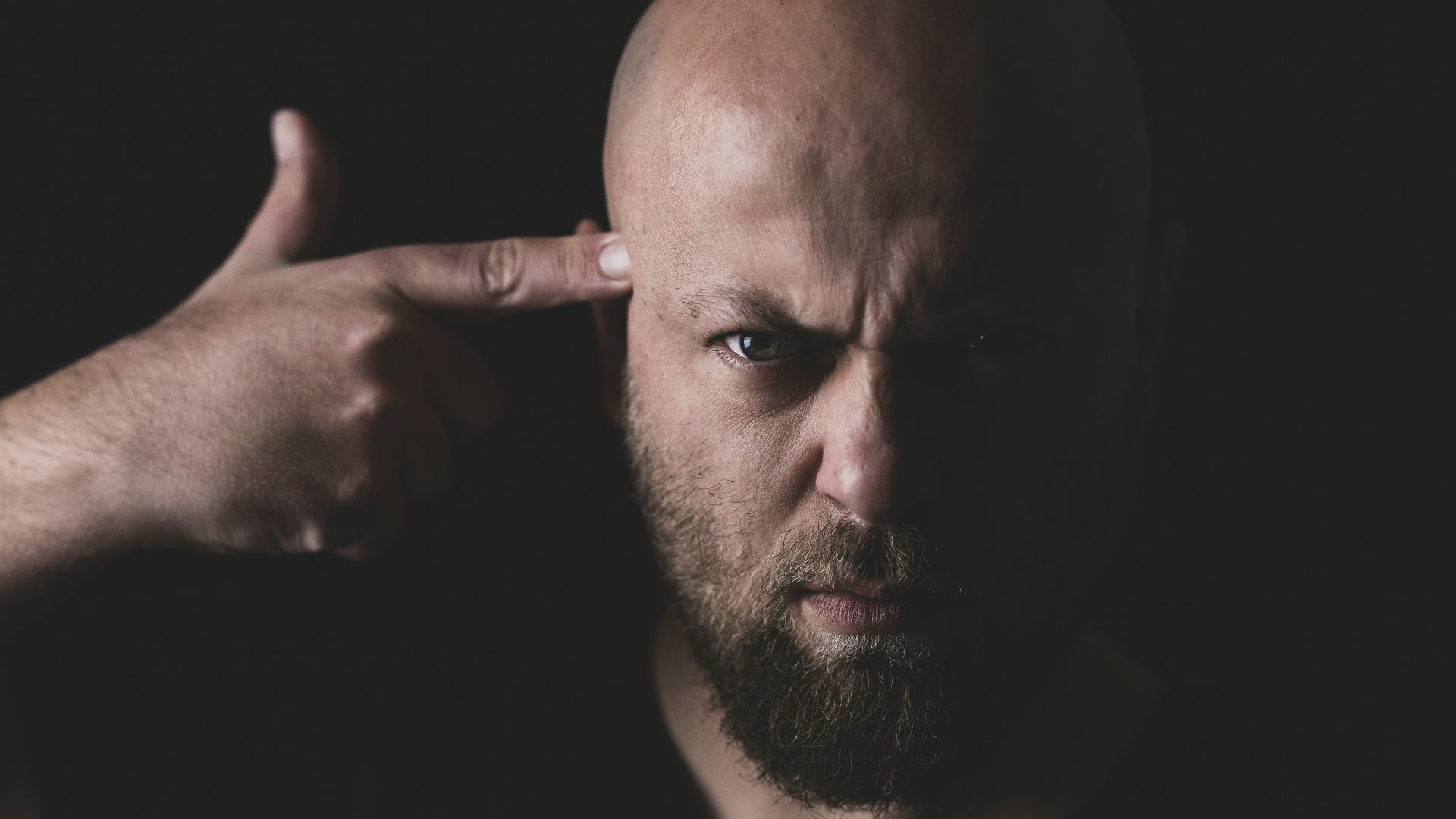 man in black crew neck shirt