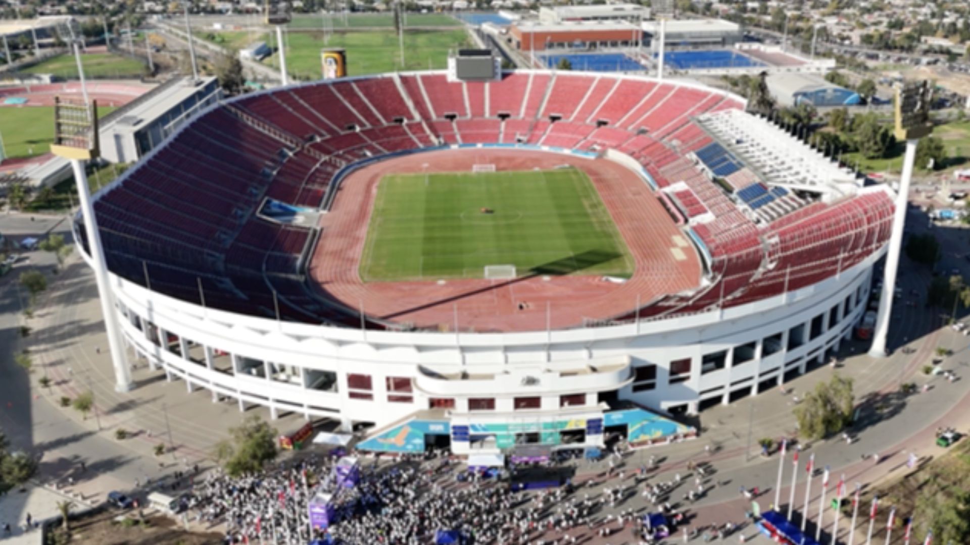 File:Presidente Gabriel Boric en el Día Nacional del Deporte 02.jpg