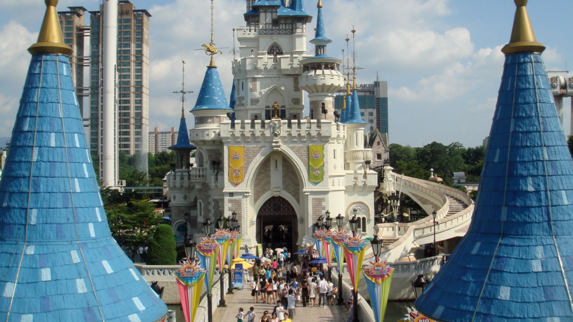File:Lotte World Theme Park.jpg