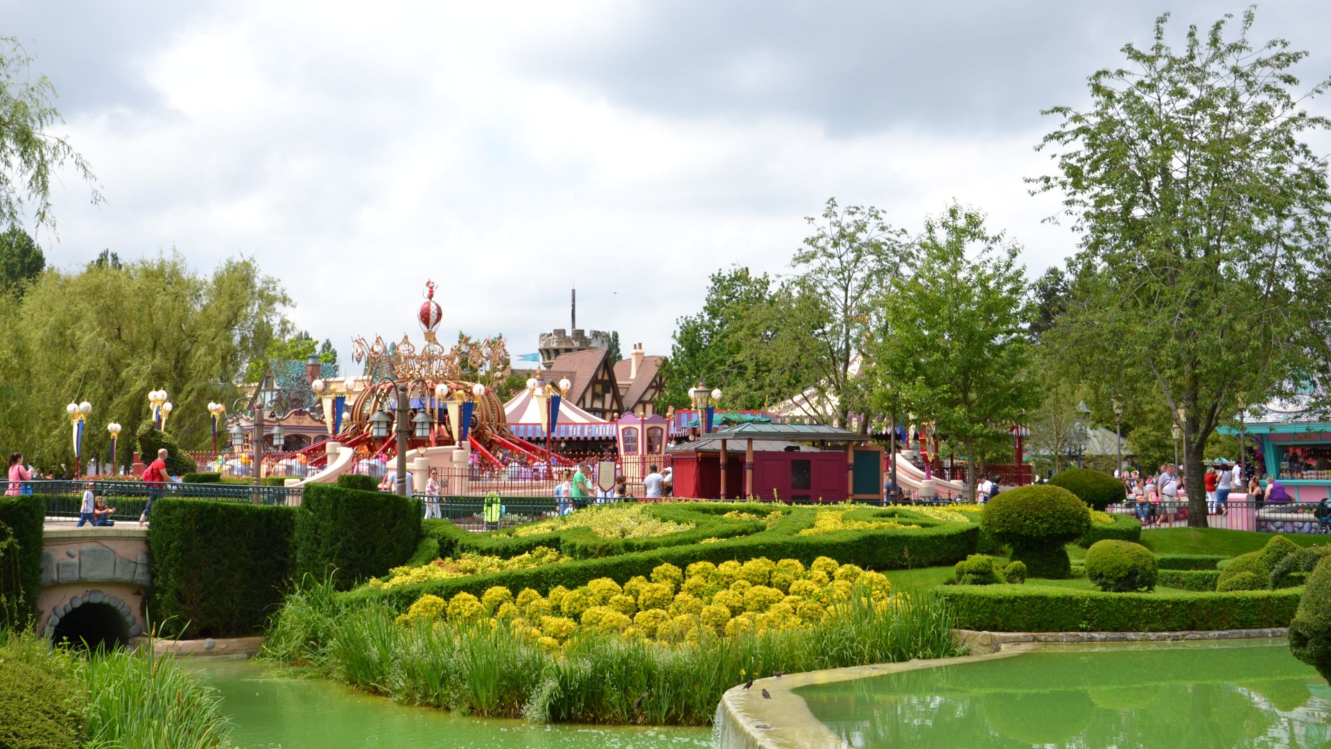 File:Disneyland Paris - panoramio (4).jpg