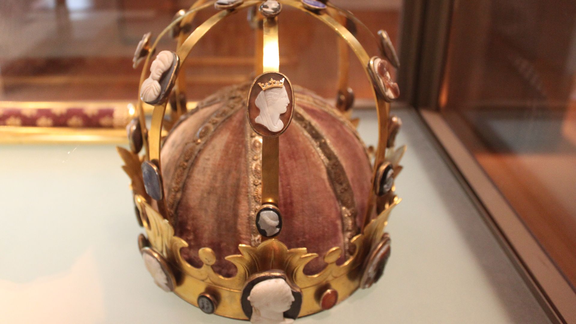 File:Couronne dite de Charlemagne - Paris - 1804 - Louvre - MS 91.jpg