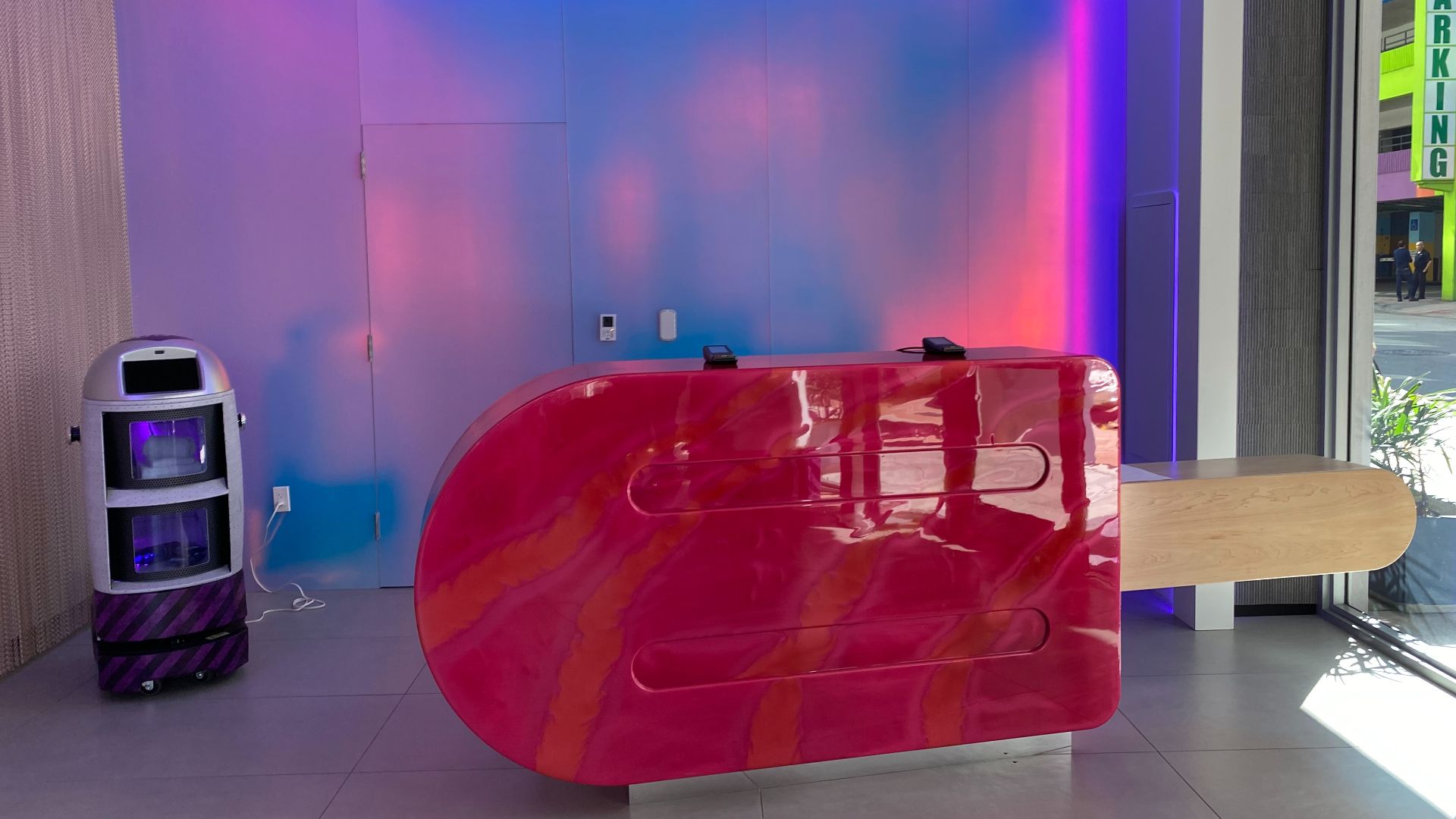 File:Yotel Miami Downtown Miami - Popsicle Desk.jpg