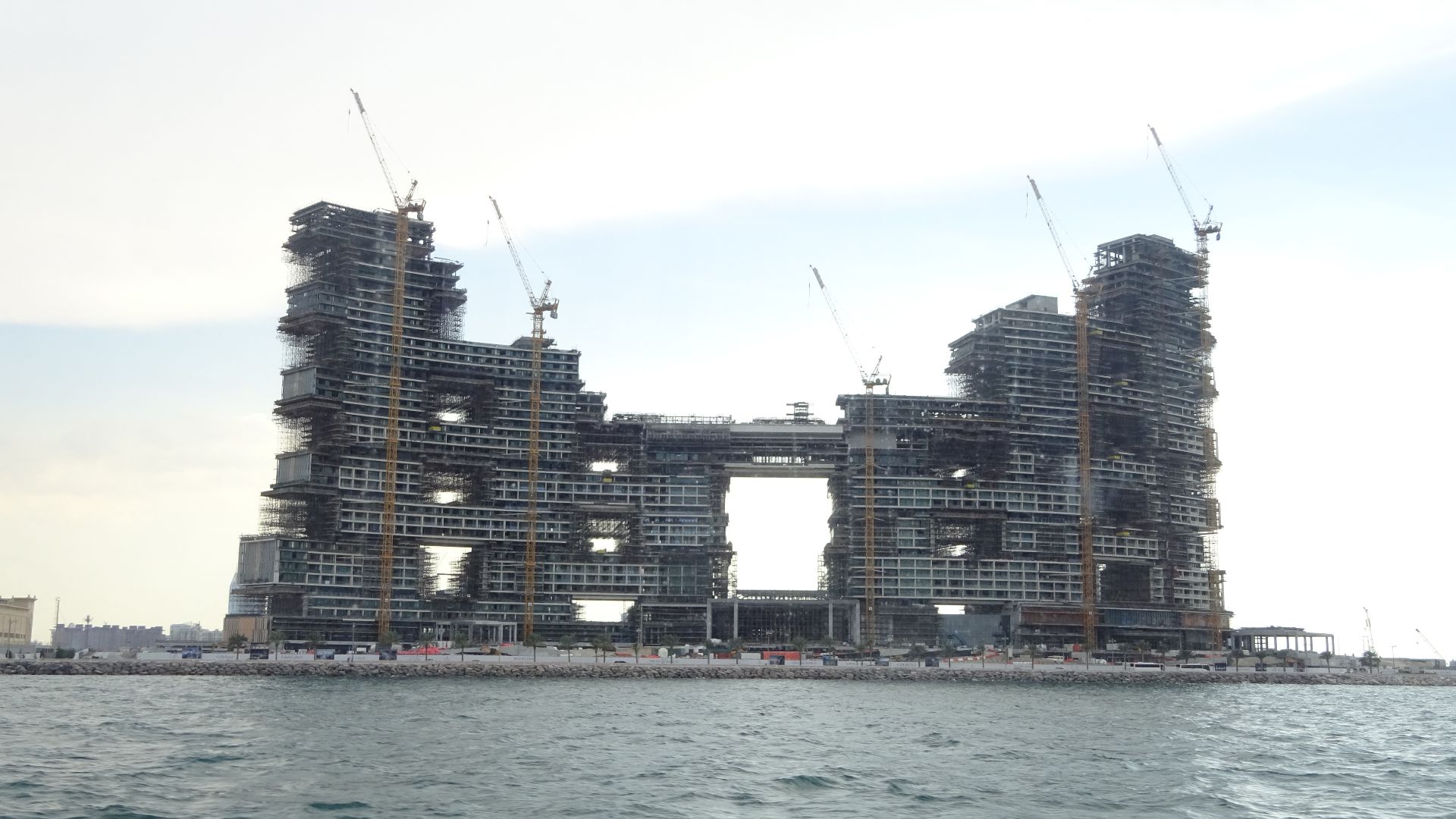 File:Royal Atlantis Resort hotel under construction, Palm Jumeirah, Dubai.jpg