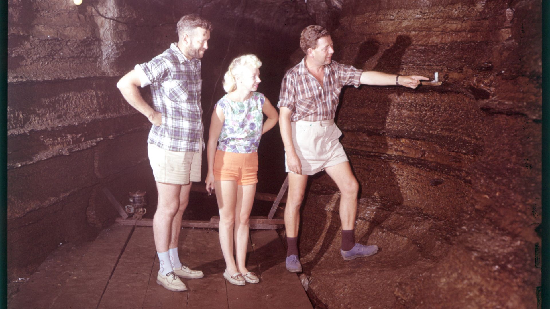 File:Eganville, Ontario, Canada; Bonnechere caves (I0015209).jpg