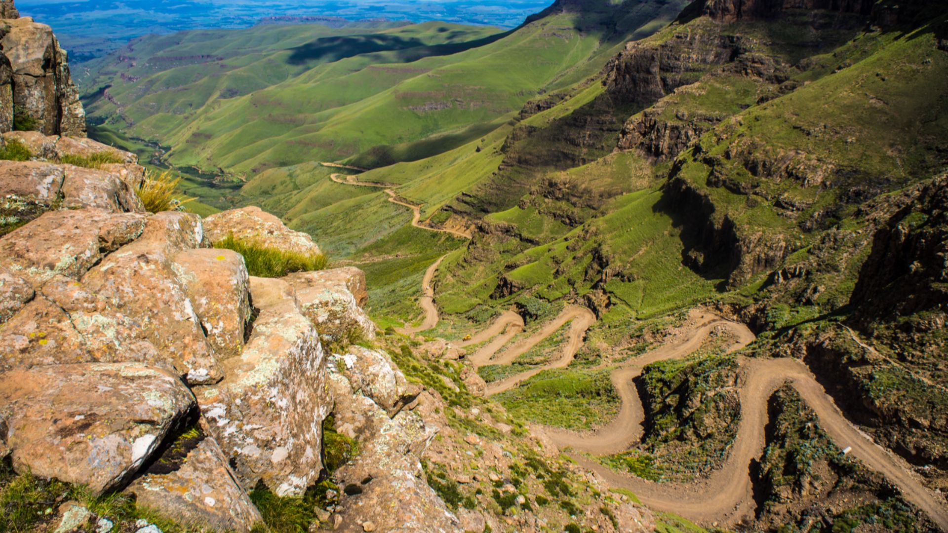 File:Sani Pass heading into Lesotho.jpg