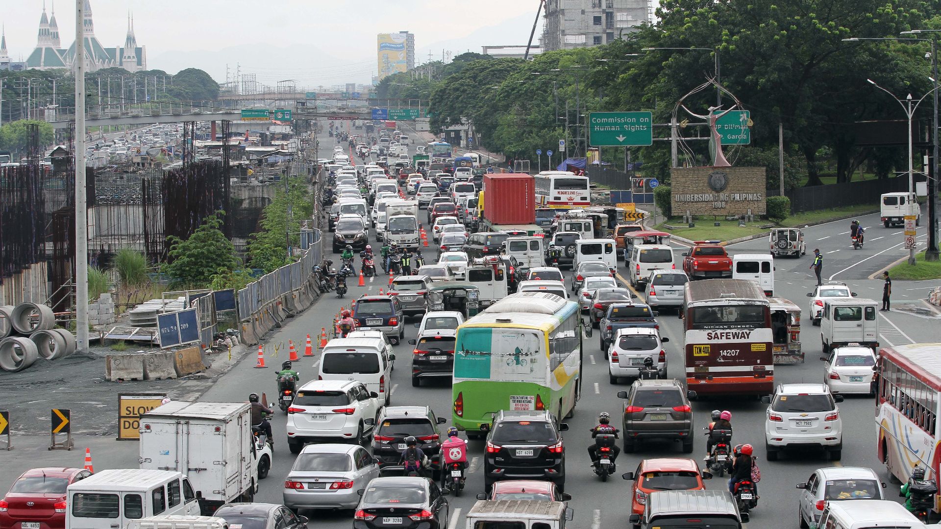 File:Traffic along Commonwealth Avenue in Quezon City on July 5, 2022 (55339).jpg