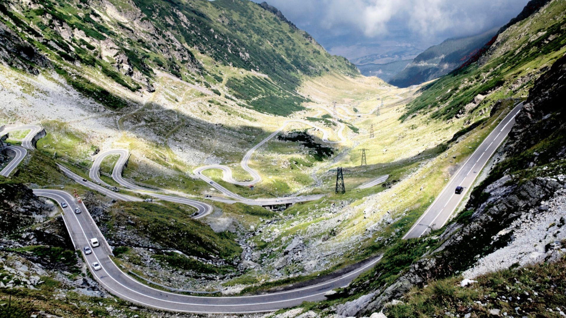 File:Wide view over the northern Transfagarasan.jpg
