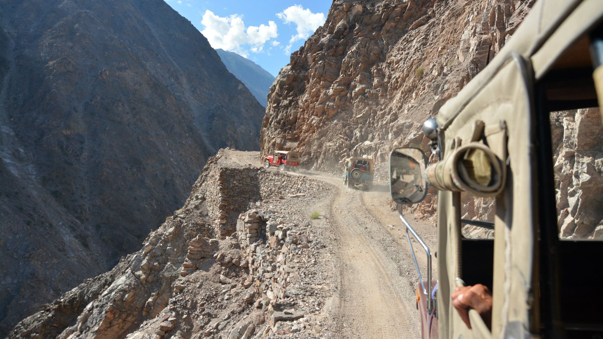 File:Jeep safari to fairy meadows.jpg