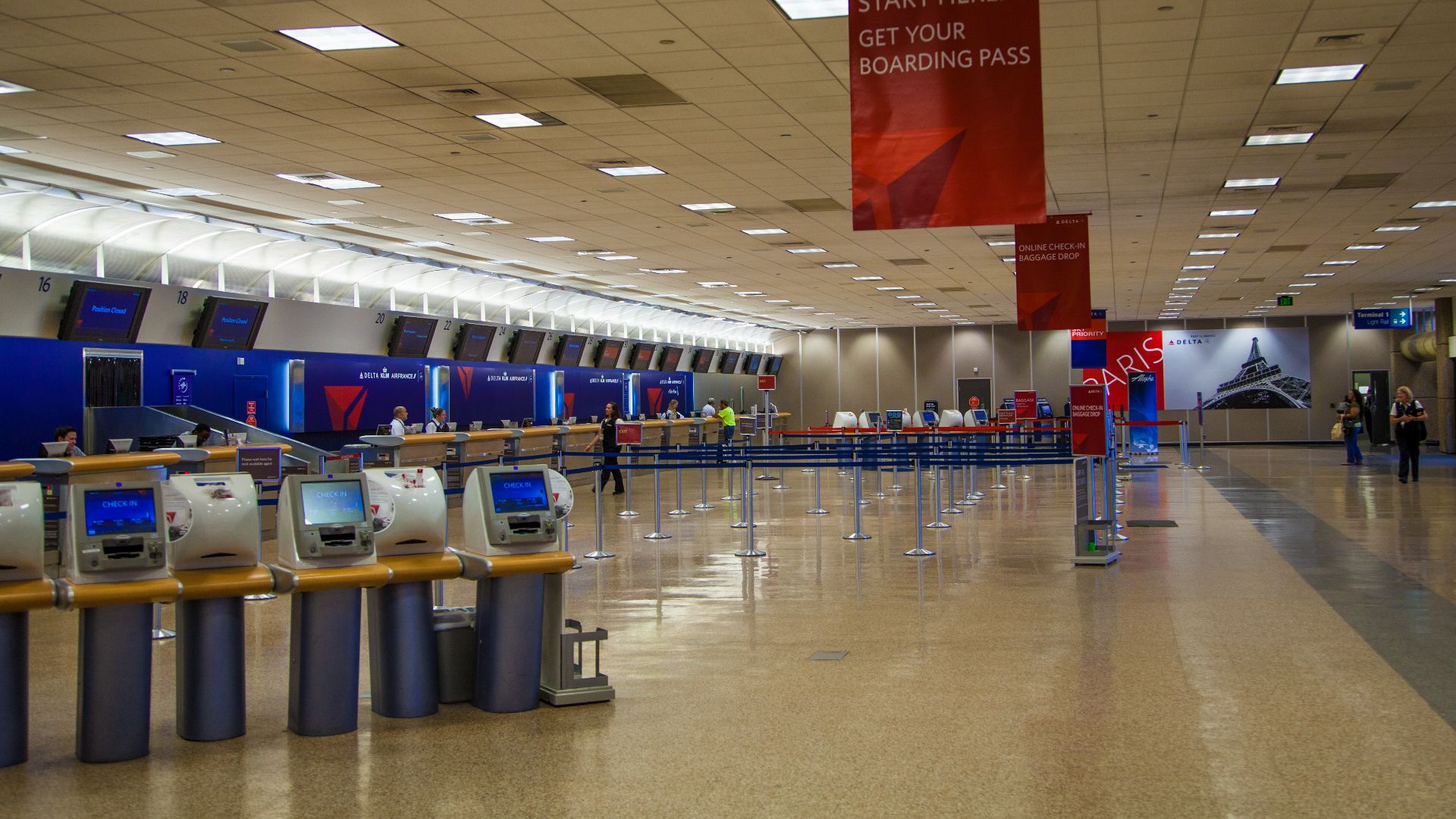 File:Slc airport terminal 2.jpg