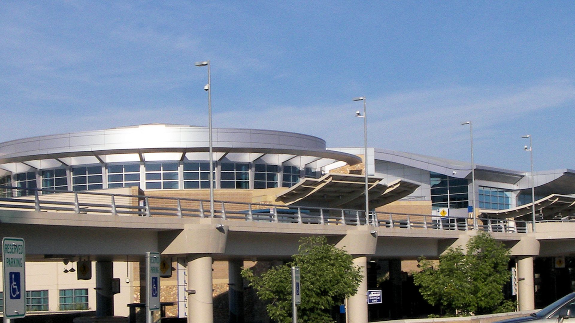 File:Boise airport terminal 2009.jpg