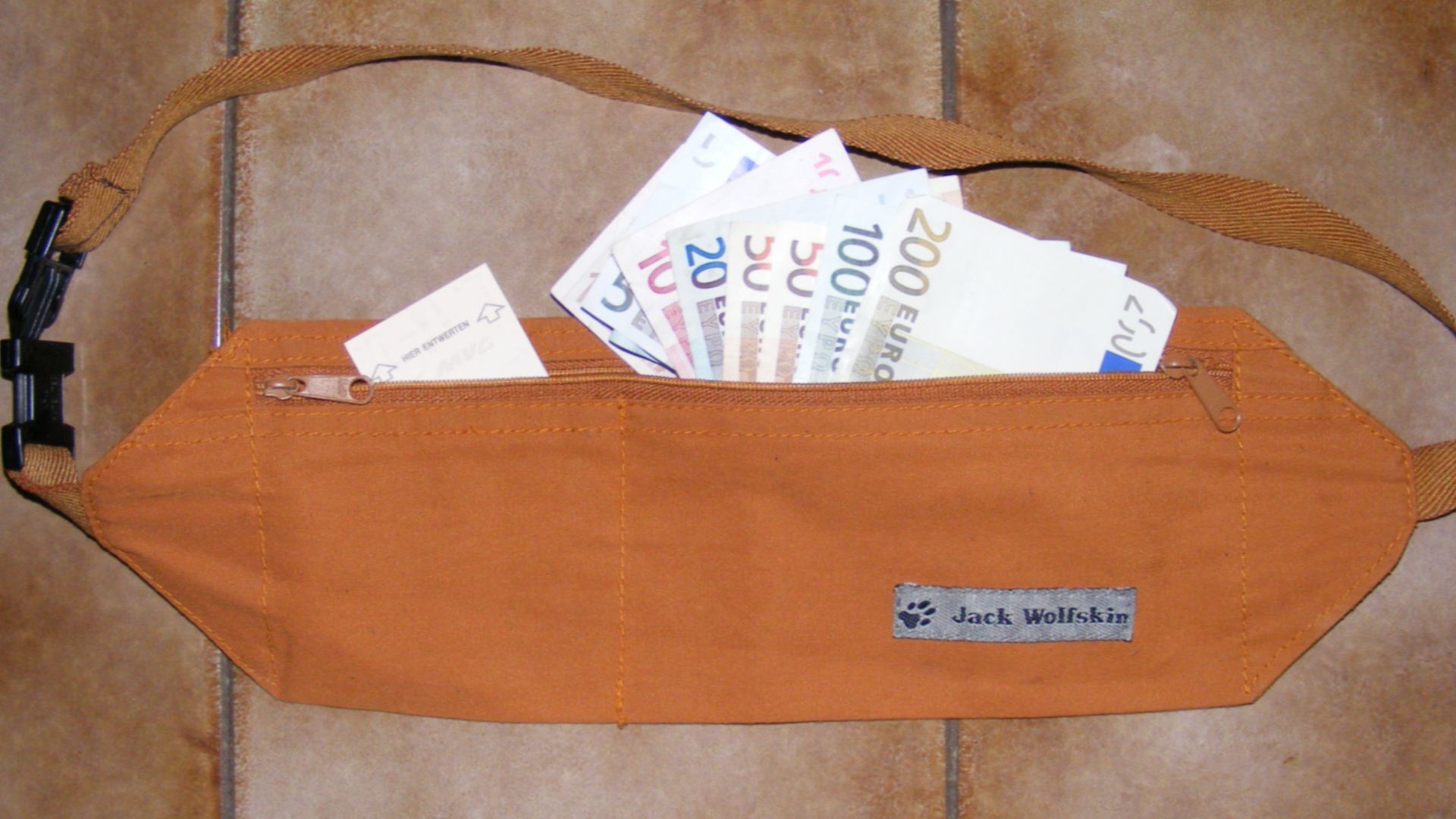 File:Jack Wolfskin money belt - brown.JPG