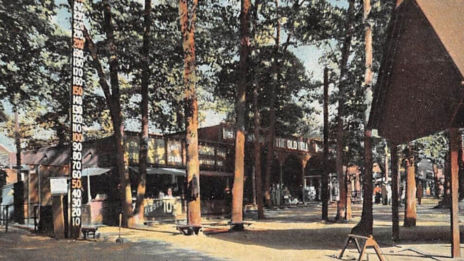File:Savin Rock waiting station postcard.jpg