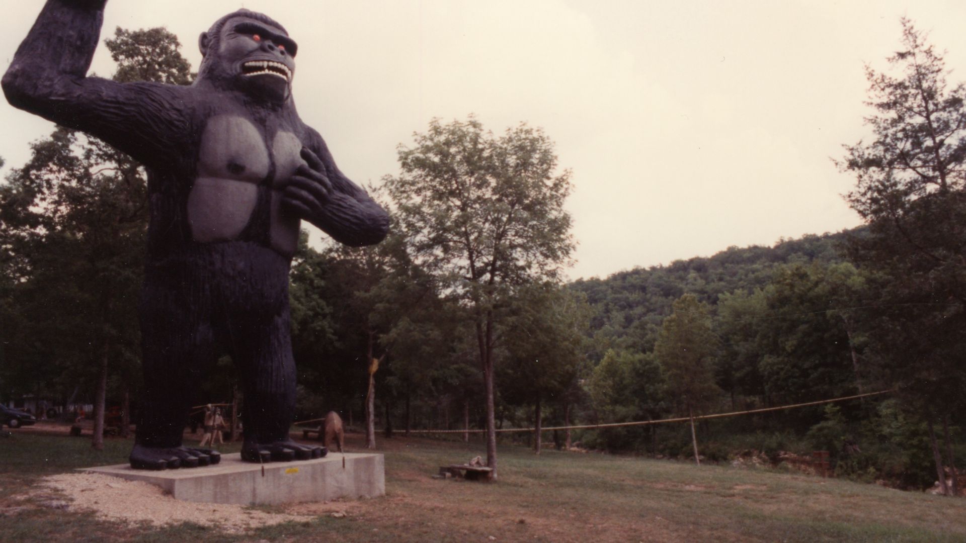 File:King Kong statue (Land of Kong).jpg
