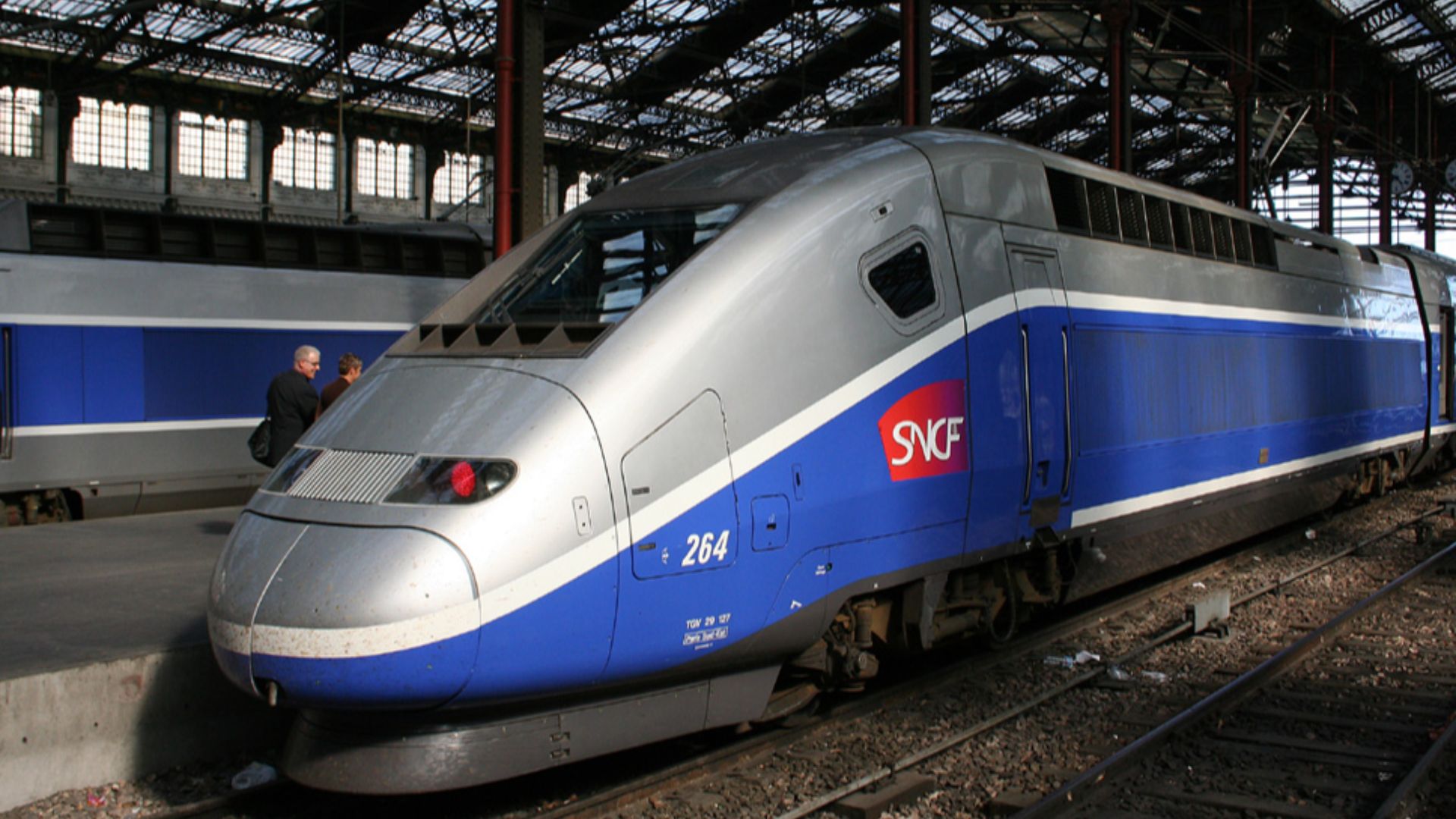 File:TGV-Duplex Paris.jpg