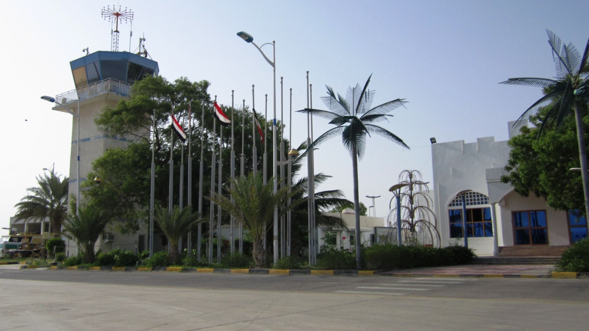 File:Mukulla Riyan airport (6407124711).jpg