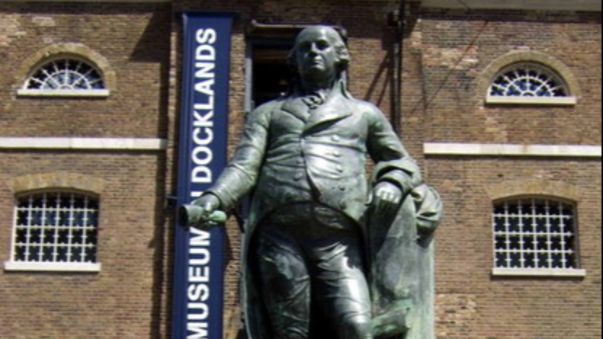 File:Robert Milligan outside the Docklands Museum - geograph.org.uk - 869307.jpg