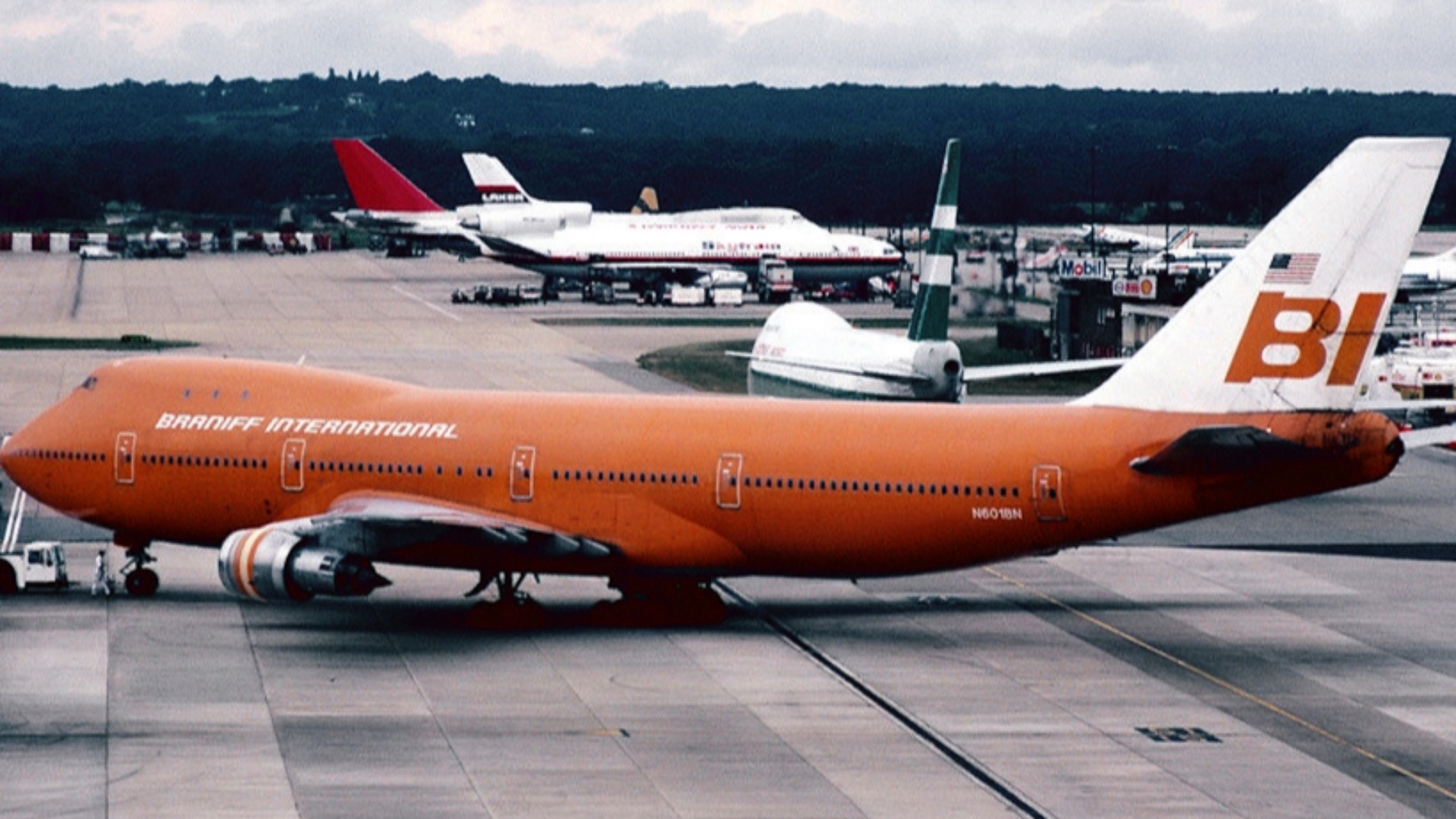 File:Braniff International Boeing 747-100 Rees.jpg