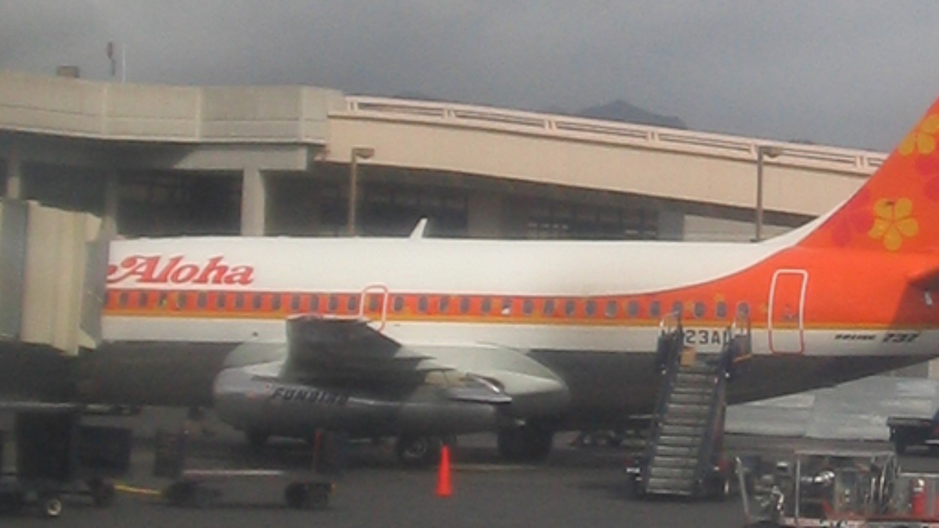 File:Aloha-airlines-funbird.jpg
