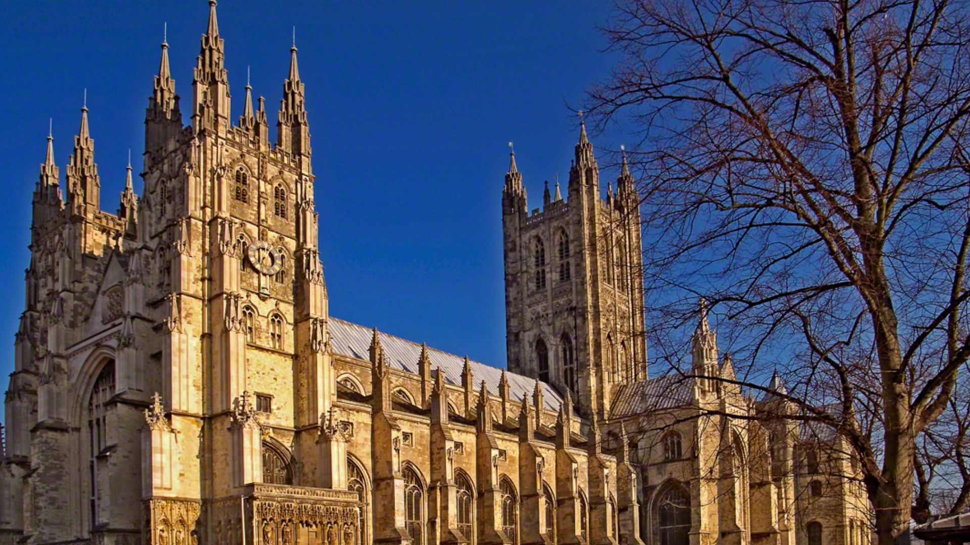 File:Canterbury-cathedral-wyrdlight.jpg