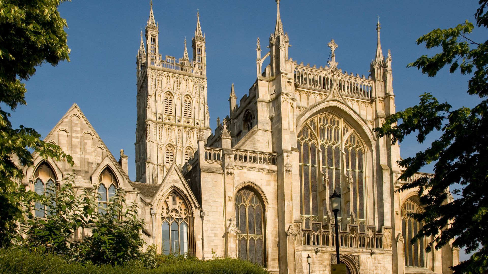 File:Gloucester Cathedral exterior front.jpg