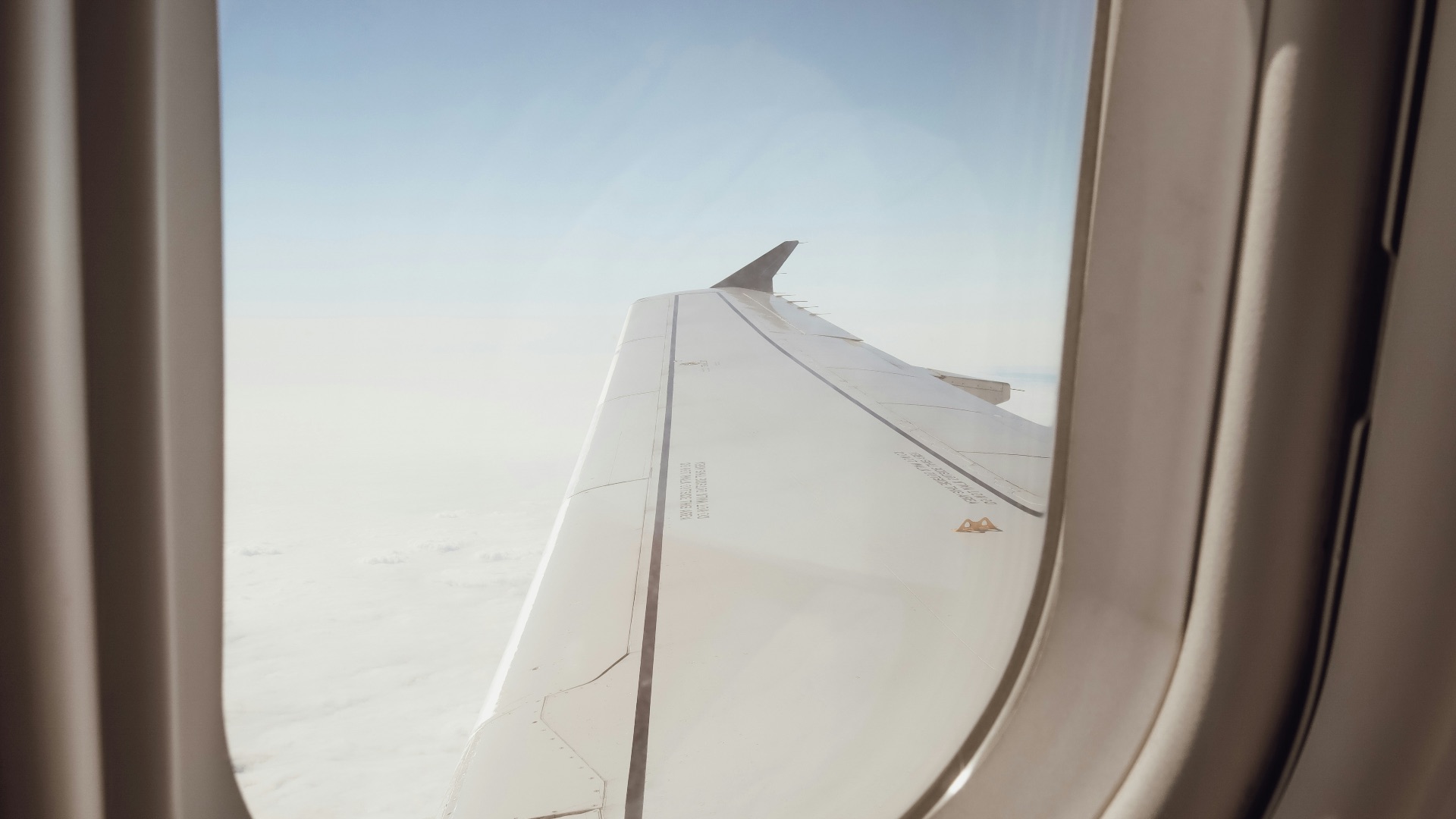 white airplane wing during daytime