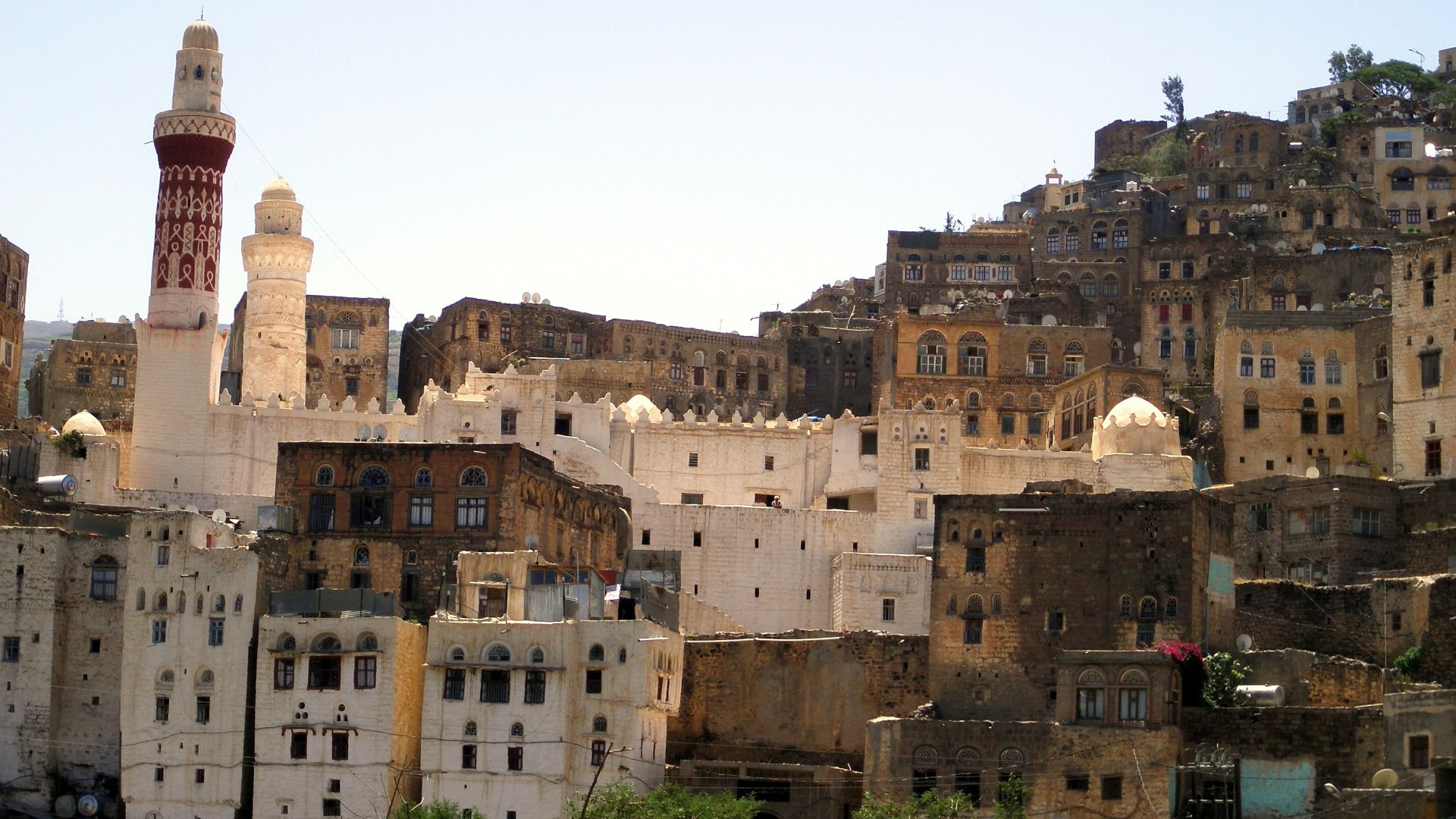 a city with many buildings