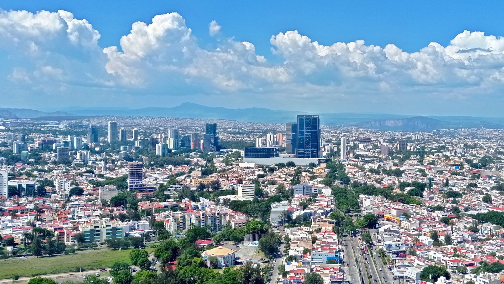 File:Panorámica Guadalajara desde edificio Bansi hacia norte (cropped).jpg