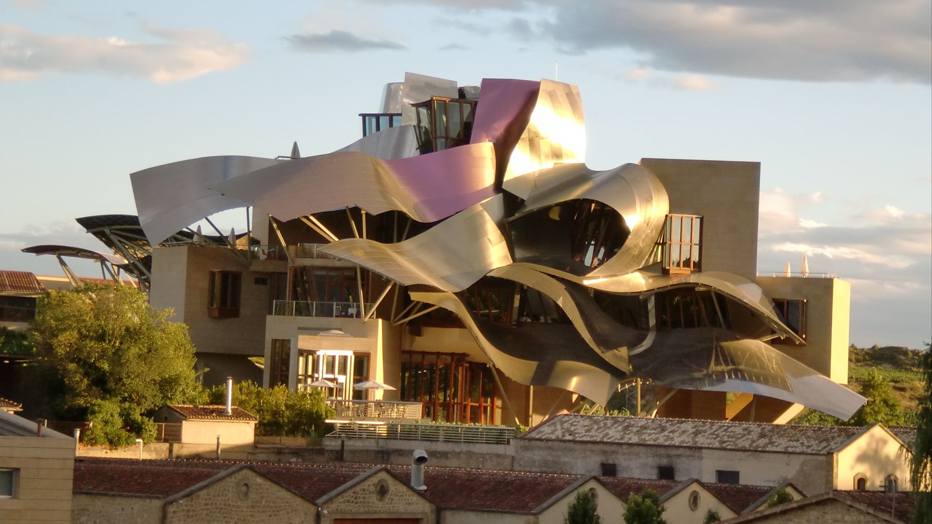 File:Bodega Marqués de Riscal en Elciego (Álava) - panoramio.jpg