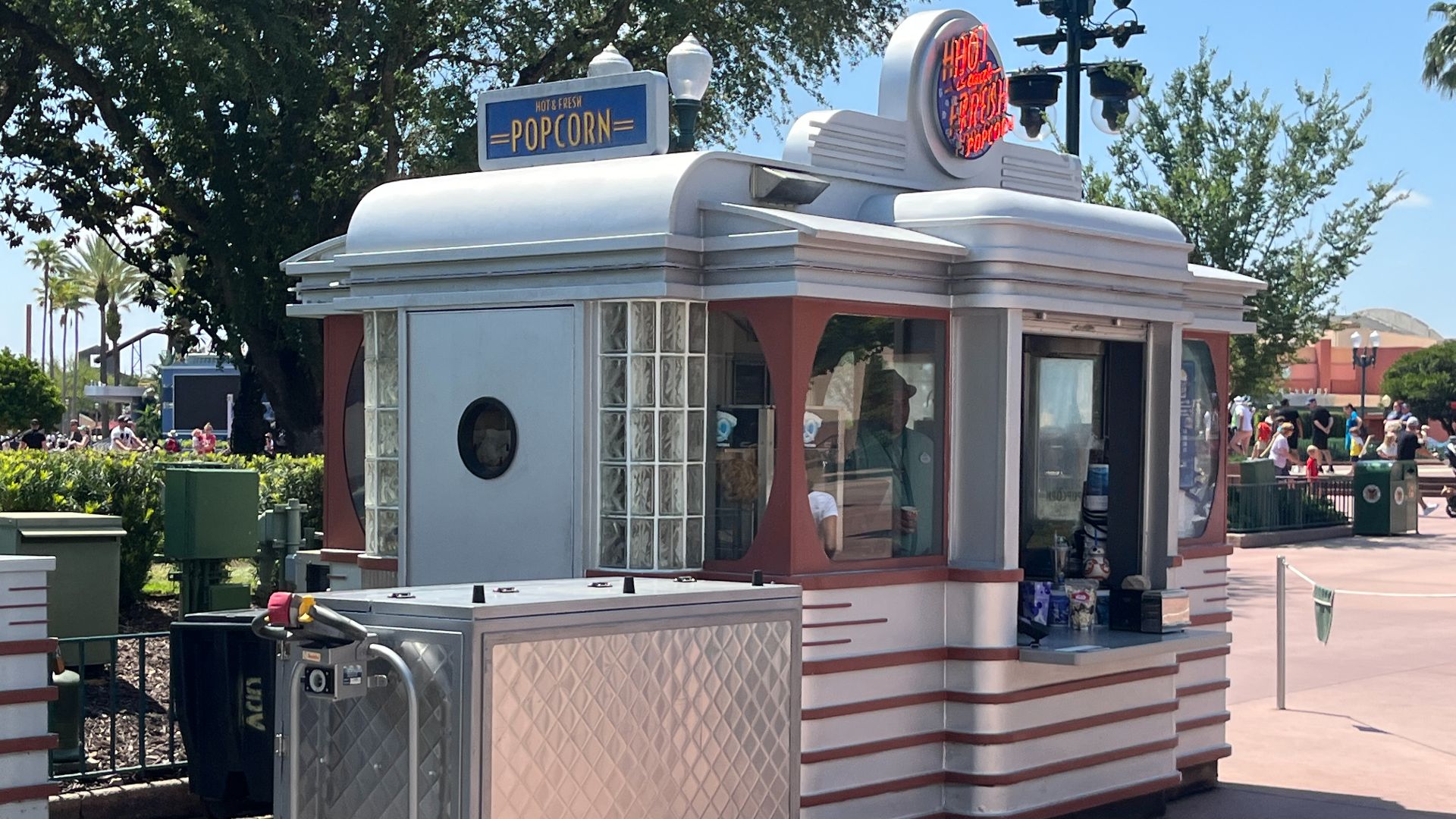 File:Food truck at Disney's Hollywood Studios (May 2023).JPG