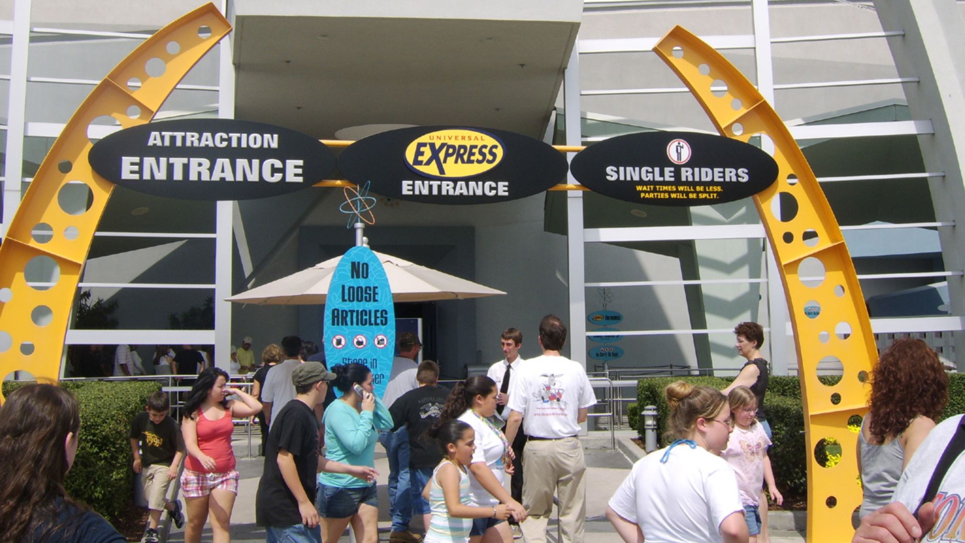 File:Men in Black Single Rider Line.jpg