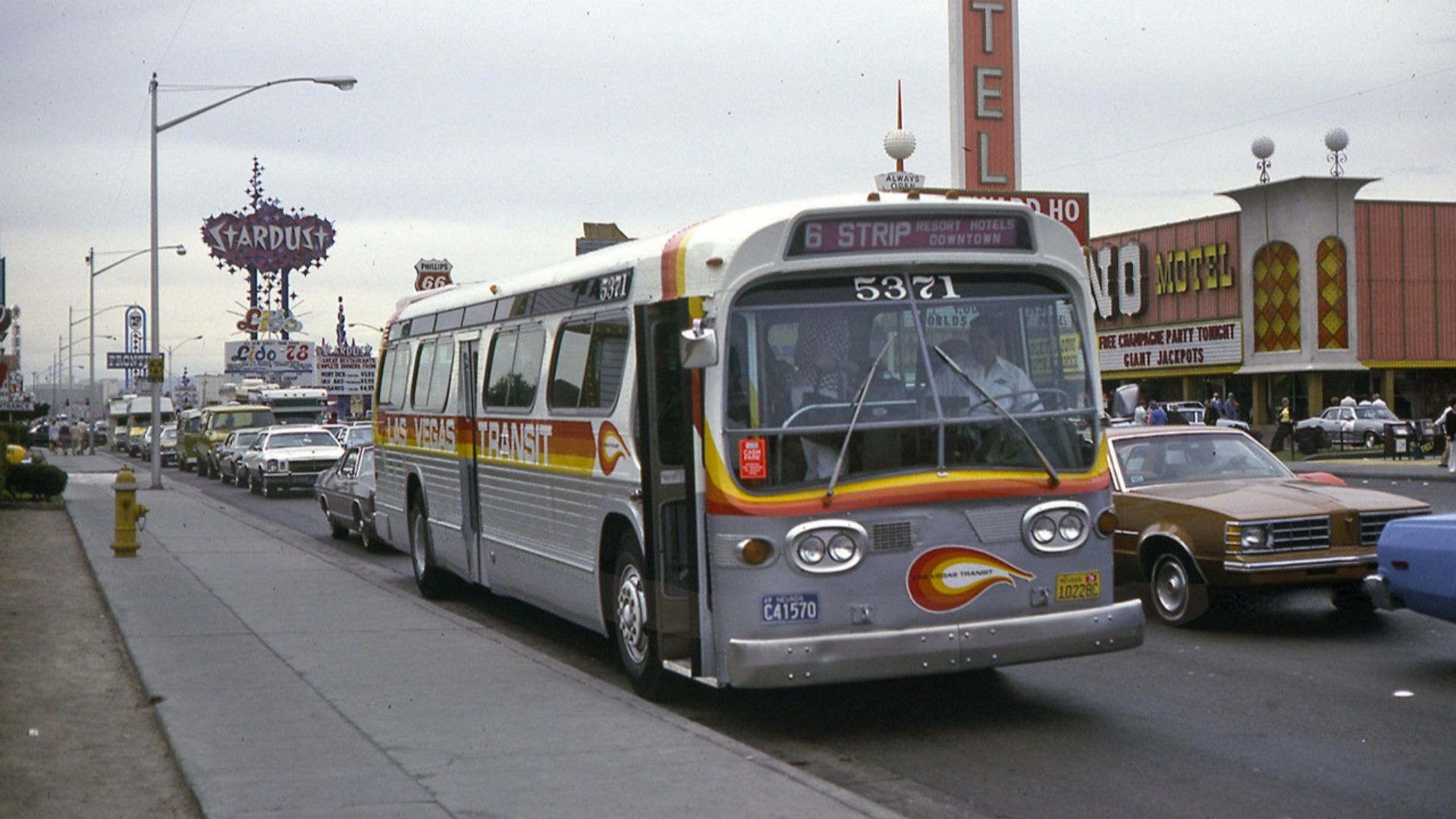 File:Las Vegas Transit GMC New Look 5371.jpg