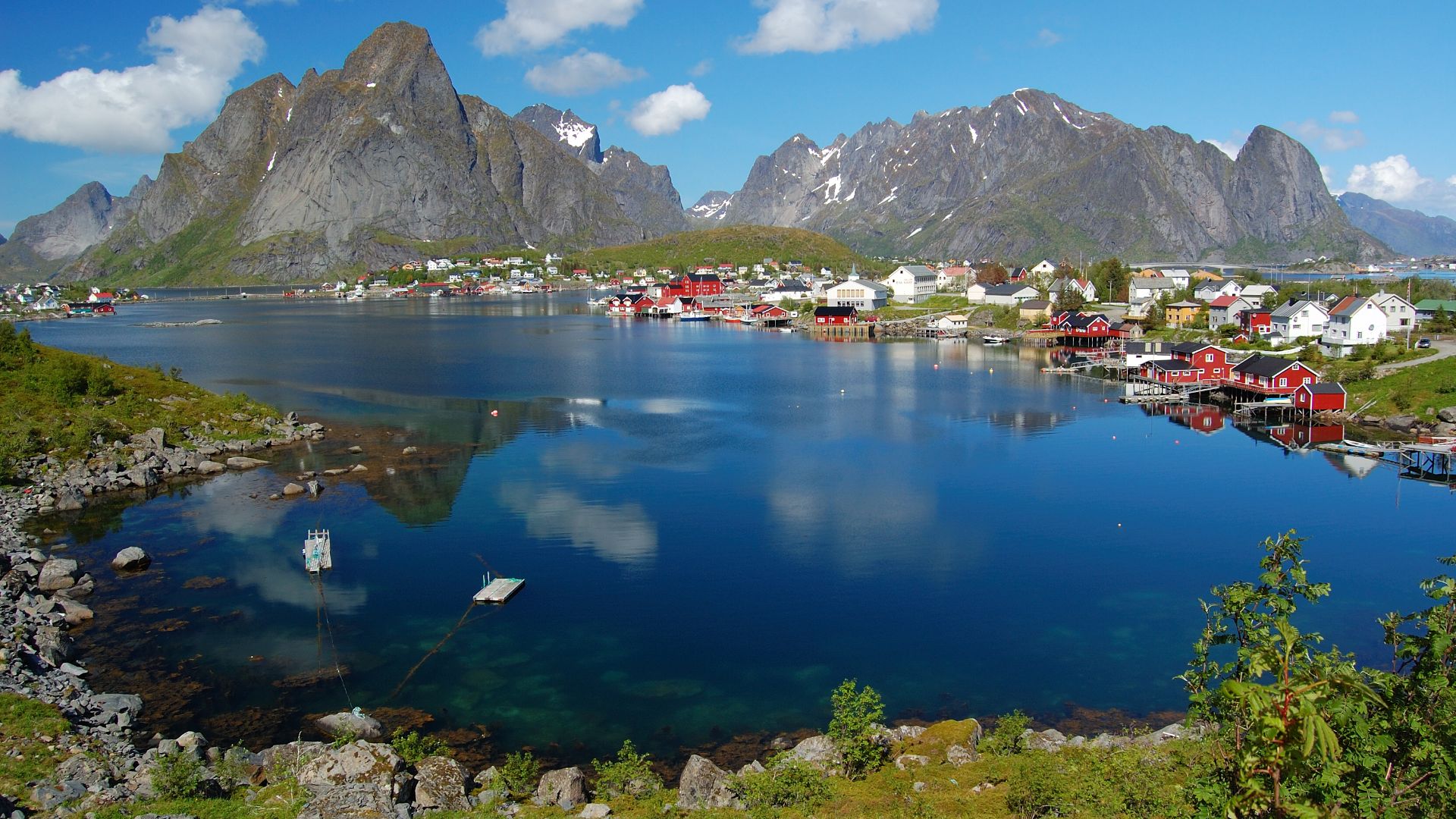File:Reine Lofoten 2009.JPG