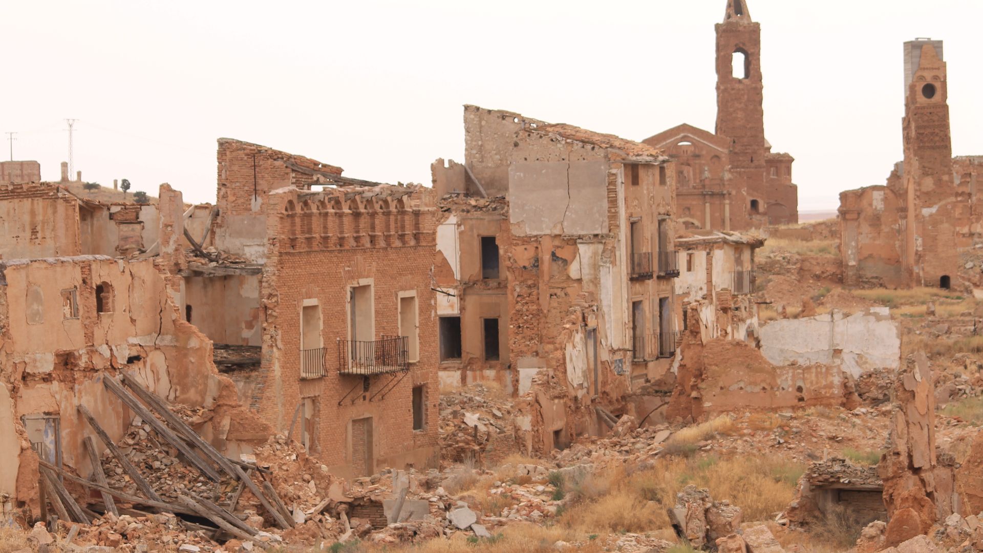 File:Calle de Belchite viejo.jpg
