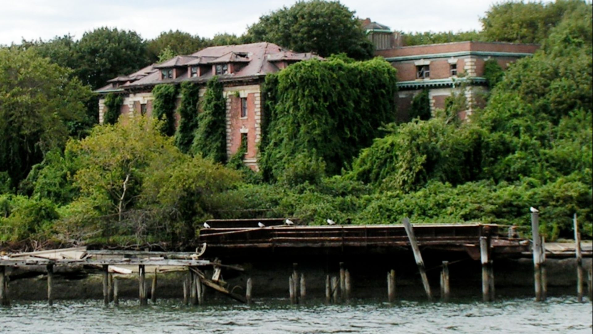 File:Riverside Hospital North Brother Island crop.jpg