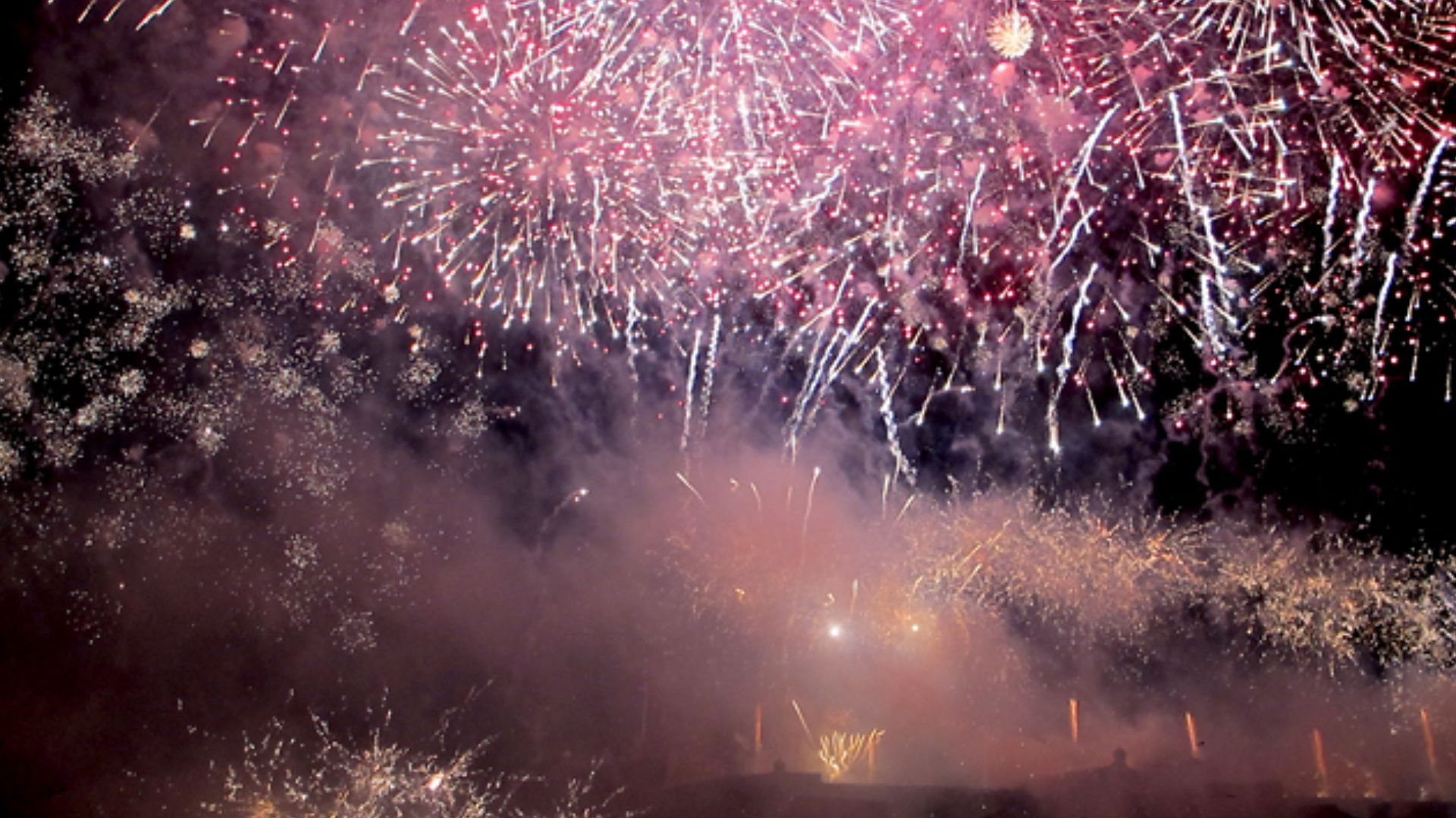 File:Fireworks at Edinburgh's Hogmanay celebration - geograph.org.uk - 3277872.jpg