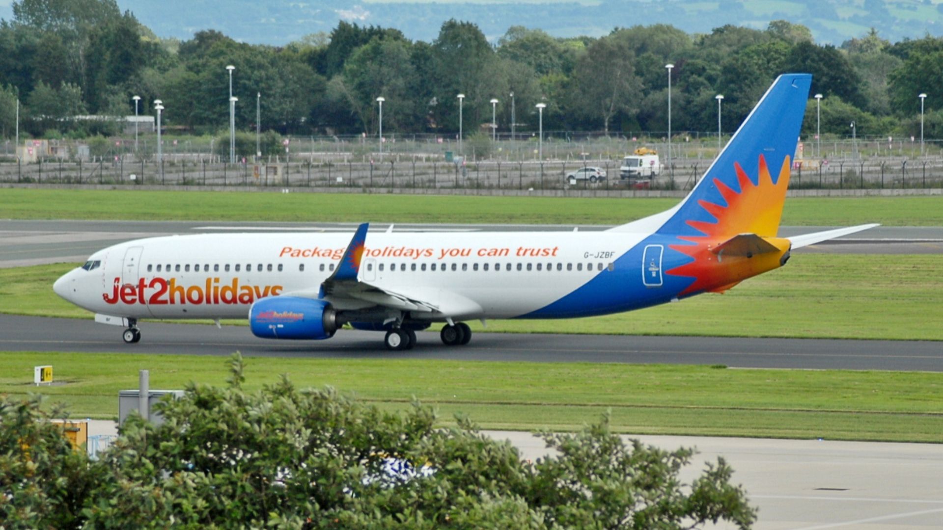 File:Boeing 737-800 G-JZBF of Jet2.jpg