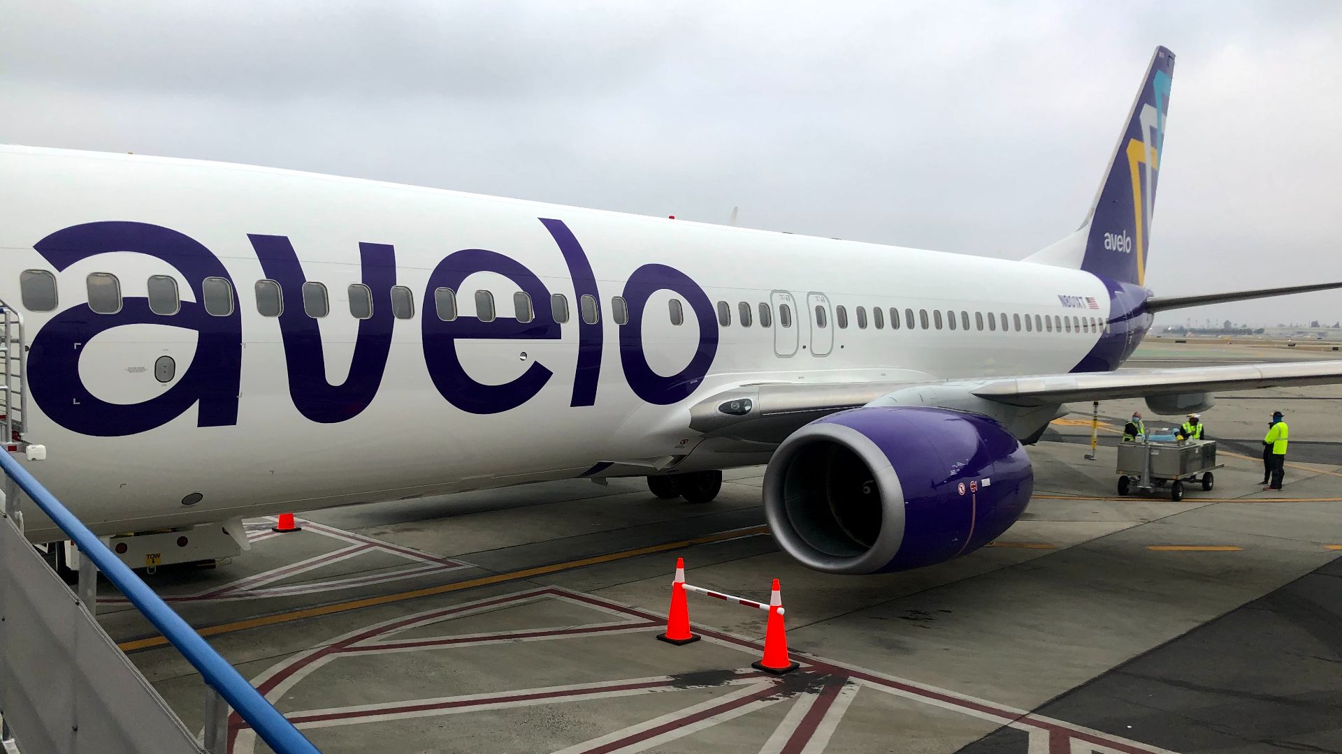 File:Avelo Airlines B737-800 (N801XT) @ BUR, May 2021.jpg